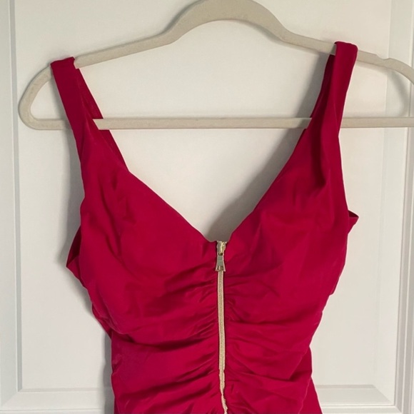 New! MiracleSuit Red Razzle Dazzle Zipt One Piece zipper Swimsuit 3170 - Picture 3 of 11